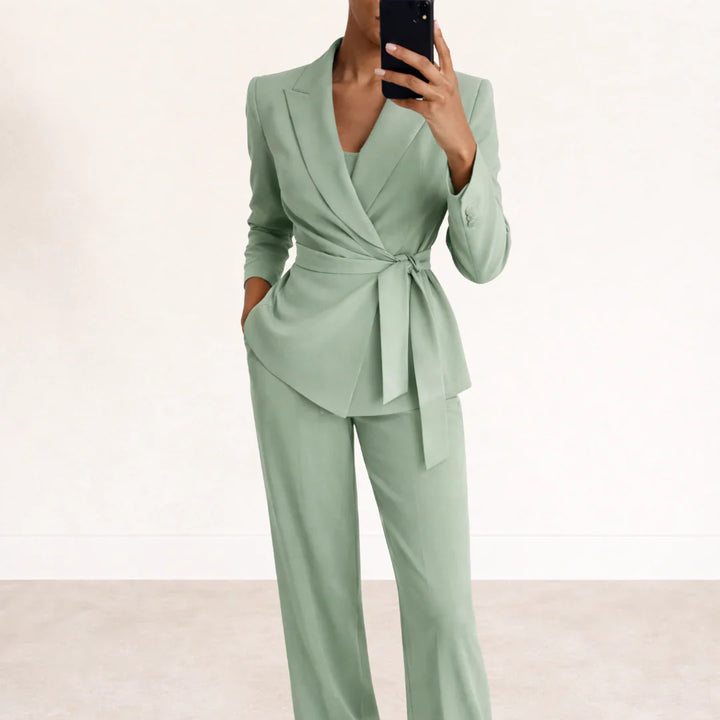 Traje elegante de dos piezas