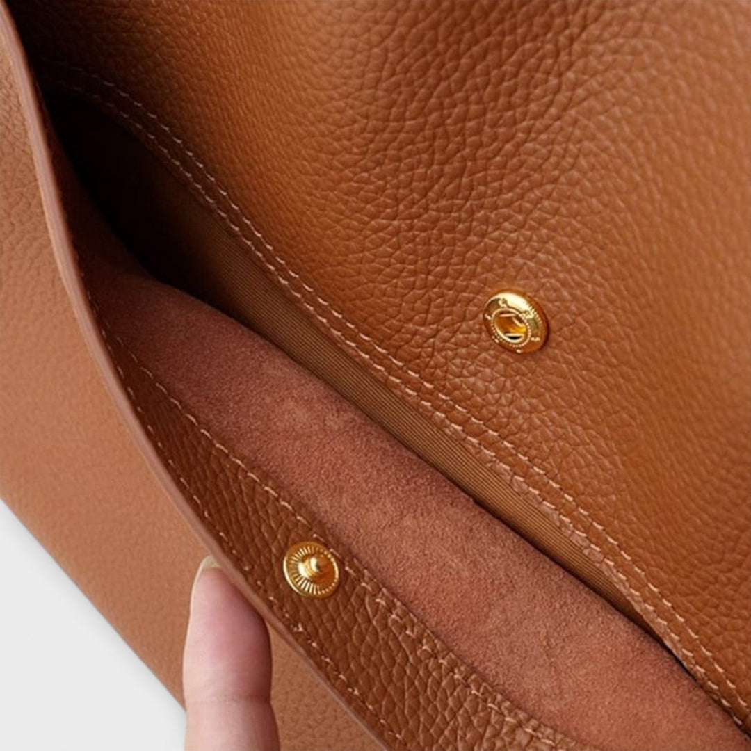 Bolso de piel hecho a mano