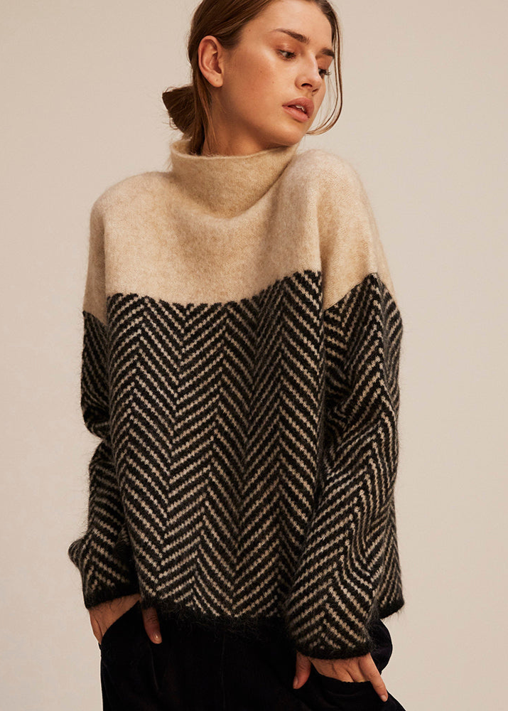 Jersey Elegante de Cuello Alto