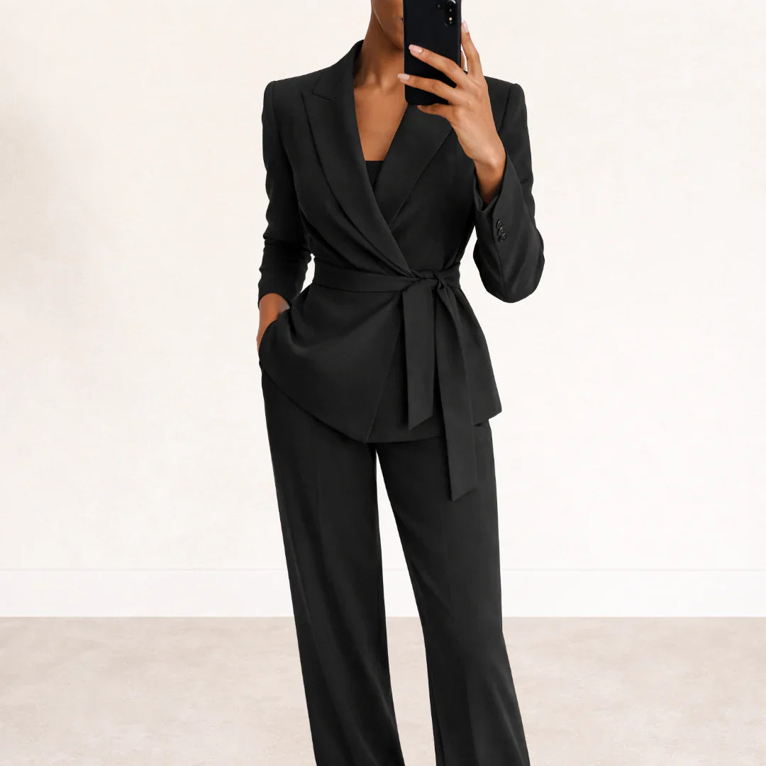 Traje elegante de dos piezas