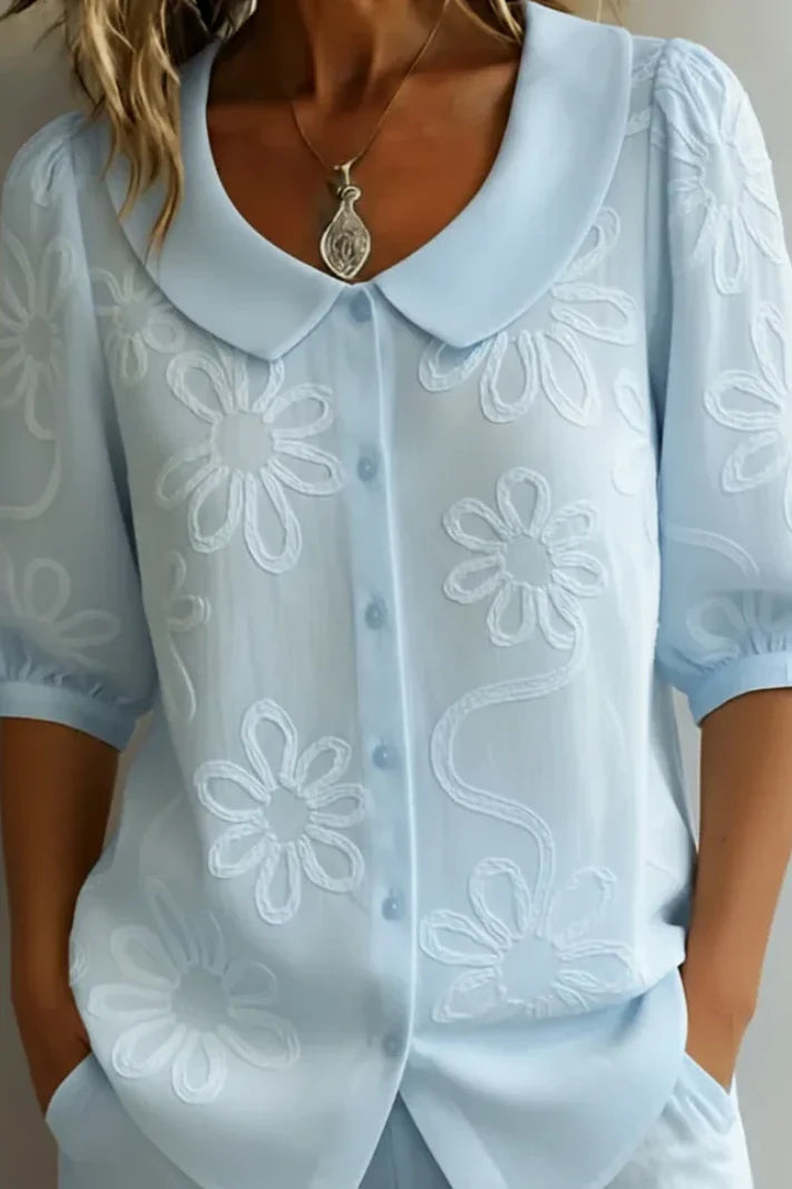 Blusa con cuello floral